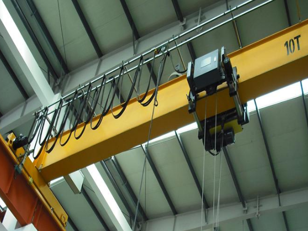 如何根據(jù)工作負(fù)載調(diào)整單梁行車控制電路的參數(shù)？