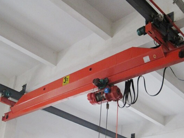 單梁行車控制電路中的**回路設(shè)計要點是什么？