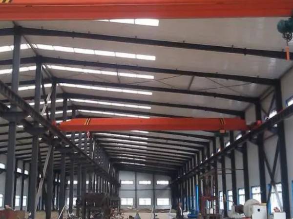 單梁起重機(jī)如何避免在接線過程中損壞遙控器內(nèi)的變壓器？